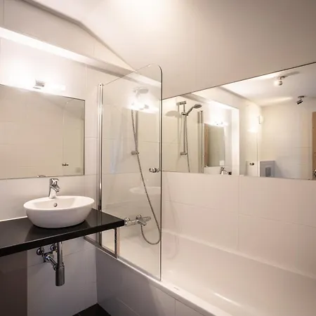 401 Everest Апартаменты